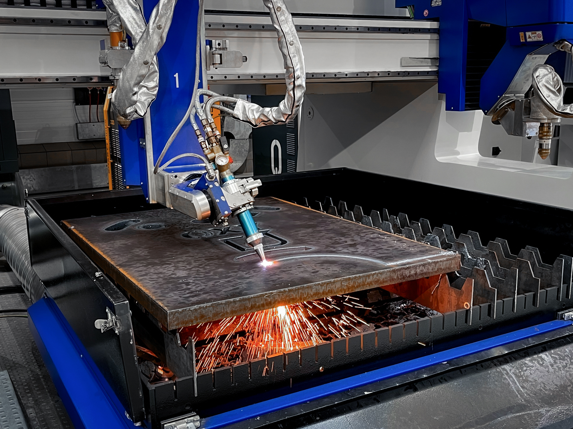 Brennscheidemaschine von Eckert bei Autogenschneiden mit Sauerstoff – Support Duaflex im Einsatz
